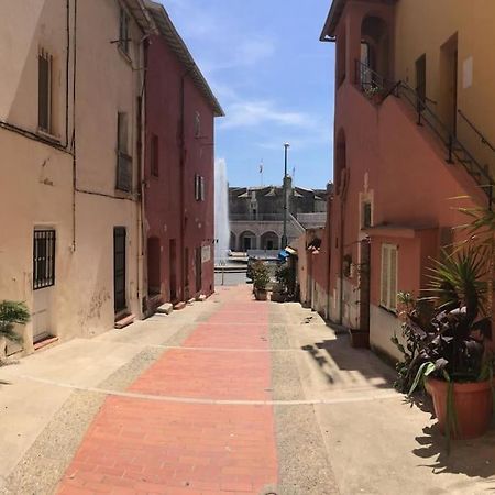 Between The Roofs Of Menton Old Town And The Sea Buitenkant foto
